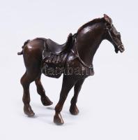 Patinázott bronz ló figura, hibátlan, m: 7 cm