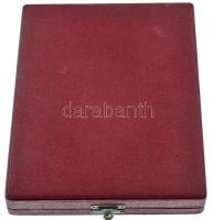 1965. "Népgazdaság részére végzett kiváló termelő munkáért" bronz plakett névre szólóan gr...