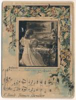 1903 Egyedi, kézzel készített kottás művészlap, E. Bach: Tavasz Ébredése, hölgy zongoránál, hátoldalon a bélyeg helyén macska / Unique handmade art postcard with sheet music, lady with pianoforte, cat as stamp. Art Nouveau, floral