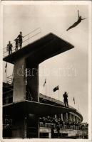 1936 Berlin, Olympischen Spiele, Kunstspringer im Olympia Stadion / 1936. évi nyári olimpiai játékok, műugrás / vault at the the 1936 Olympic Games + "BERLIN OLYMPIA-STADION XI. OLYMPIADE 1936" So. Stpl (EK)
