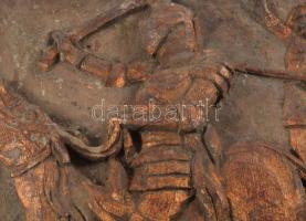 Páncélos lovagot ábrázoló régi faragott, aranyozott fali dombormű, kopott, 36x36 cm