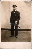 1917 SMS PRINZ EUGEN Osztrák-Magyar Haditengerészet pre-dreadnought csatahajó személyzete (kapitány?) / K.u.K. Kriegsmarine Matrose / Austro-Hungarian Navy ironclad warship's crew, captain (?) photo + "K.u.k. Marinefeldpostamt Pola" "Zensuriert S.M.S. Prinz Eugen" (kopott sarkak / worn corners)