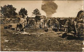 Megzavart ebéd. Gerő László főhadnagy. Hadifénykép Kiállítás, A Hadsegélyező Hivatal kiadványa / WWI Austro-Hungarian K.u.K. military, soldiers, horses (felületi kopás / worn surface)