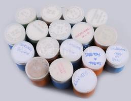 17 darab diafilm mesefilmekkel