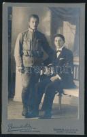 cca 1910-1915 Fiatal katona és civil fiatalember portréja, kabinetfotó Bäumler Ede (Bp.-Kispest) műterméből, 16,5x10,5 cm (Ritka!)