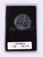 Labradorit, 55,1ct, virág faragással.