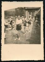 cca 1930-1940 Szováta, fürdőzők a Medve-tónál, fotó, 8,5x6 cm / Sovata, bathers at Lacul Ursu, photo