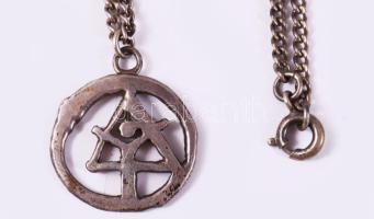 Ezüst (Ag) lánc medállal, jelzés nélkül, nettó 8g