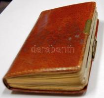 cca 1900 Fiatal lány emlékkönyve régi zárható bőr füzetben: erotikus képek, metszetek, bélyegek, fot...