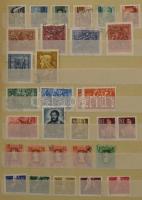 3 db közepes berakó benne magyar és külföldi bélyegek vegyesen, sok üres oldal