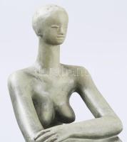 Asszonyi Tamás (1942-): Ülő nő. Festett kerámia, jelzett, minimális kopottsággal, m: 20 cm