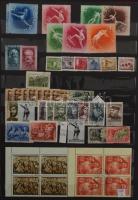 Magyar bélyegek a II. infláció időszakától kb. az 1960-as évek végéig, köztük sorok is, 16 lapos, sé...