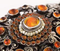 Régi ezüst (Ag) bross, barokk gyöngy és borostyán berakásokkal, jelzett, h: 6 cm, bruttó 24,5g