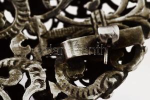 Régi ezüst (Ag) bross, barokk gyöngy és borostyán berakásokkal, jelzett, h: 6 cm, bruttó 24,5g