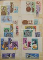 1958-1989 Gyűjtemény sorokkal, másodpéldányokkal, közte sok ívszéli / ívsarki kiadás, összefüggések ...