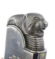 Kínai ezüstözött öngyújtó oroszlán figurával díszítve, jelzett, h: 7,5 cm