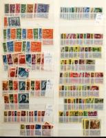 Magyar gyűjtemény kb az 1910-es évektől a 90-es évekig, másodpéldányokkal nagy alakú csavaros berakóban, piros fedéllel