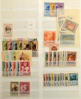 Magyar gyűjtemény kb az 1910-es évektől a 90-es évekig, másodpéldányokkal nagy alakú csavaros berakó...