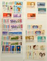 Magyar gyűjtemény kb az 1910-es évektől a 90-es évekig, másodpéldányokkal nagy alakú csavaros berakó...