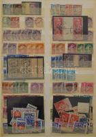 Franciaország tétel, benne kevés régi anyag és rendező a 60-70-es évekből, nagy mennyiségű bélyeg 16 és 24 lapos A/4 berakóban