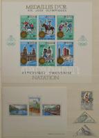 Vegyes európai, tengerentúl bélyegek sok sorral, postatisztákkal nagyrészt A/4 berakókban + 1 db üre...