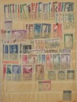 Vegyes európai, tengerentúl bélyegek sok sorral, postatisztákkal nagyrészt A/4 berakókban + 1 db üre...