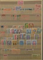 Vegyes európai, tengerentúl bélyegek sok sorral, postatisztákkal nagyrészt A/4 berakókban + 1 db üre...