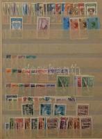 Vegyes európai, tengerentúl bélyegek sok sorral, postatisztákkal nagyrészt A/4 berakókban + 1 db üre...