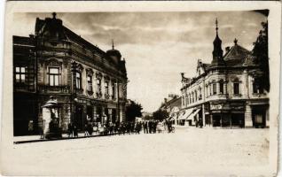 1928 Losonc, Lucenec; Kubinyi tér, Hamermüller, Tarjányi János, Redlinger Ignác üzlete és saját kiadása / square, shops. photo (EB)