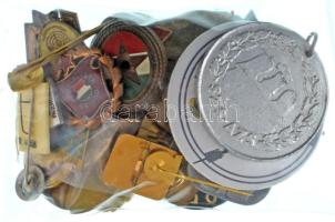 Kb. 40db-os vegyes magyar és külföldi, főleg jelvényből álló tétel T:vegyes Cca. 40pcs mixed Hungarian and foreign lot, mostly badges C:mixed