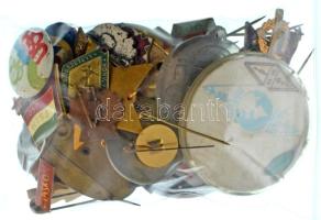 Kb. 40db-os vegyes magyar és külföldi, főleg jelvényből álló tétel T:vegyes Cca. 40pcs mixed Hungarian and foreign lot, mostly badges C:mixed