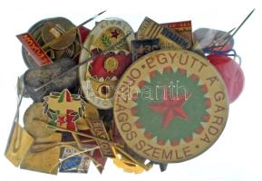 Kb. 40db-os vegyes magyar és külföldi, főleg jelvényből álló tétel T:vegyes
Cca. 40pcs mixed Hungar...