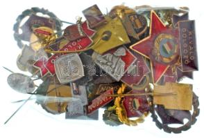 Kb. 40db-os vegyes magyar és külföldi, főleg jelvényből álló tétel T:vegyes Cca. 40pcs mixed Hungarian and foreign lot, mostly badges C:mixed