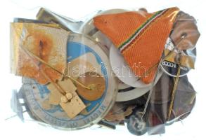 Kb. 40db-os vegyes magyar és külföldi, főleg jelvényből álló tétel T:vegyes Cca. 40pcs mixed Hungarian and foreign lot, mostly badges C:mixed