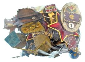 Kb. 40db-os vegyes magyar és külföldi, főleg jelvényből álló tétel T:vegyes Cca. 40pcs mixed Hungarian and foreign lot, mostly badges C:mixed
