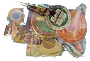 Kb. 40db-os vegyes magyar és külföldi, főleg jelvényből álló tétel T:vegyes
Cca. 40pcs mixed Hungar...