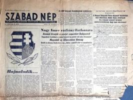 [Folyóirat, 1956.] Szabad Nép. A Magyar Dolgozók Pártjának központi lapja. XIV. évfolyam, 297. szám. (1956. október 29.) [Nagy Imre rádiónyilatkozata: Azonnal kivonják a szovjet csapatokat Budapestről. Tárgyalások kezdődnek a szovjet haderők hazánkból való teljes kivonásáról. Megszűnik az Államvédelmi Hatóság.] Budapest, 1956. Szabadság Lapkiadó Vállalat - Szikra Lapnyomda. 4 p. Folio. Az MDP központi pártlapjának utolsó lapszáma. Az MKP (MDP) éppen aktuális politikai céljait szolgáló, a szovjetrendszert, a tervutasításos gazdasági rend eredményeit magasztaló napilap a forradalom bekövetkeztével az ellehetetlenülés küszöbére került. Jóllehet a lap az 1956. februári hruscsovi beszéd hatására az év folyamán finomított hangvételén: a múlt hibáival való őszinte szembenézés jegyében megtört hangon számolt be a kivégzett Rajk László és társainak rehabilitálásáról és újratemetéséről, sőt a háttérbe szorított Nagy Imre levelét is közölte 1956. októberi lapszámai egyikében, a lapot továbbra is a kommunista államhatalom szócsövének tekintették. Ezen nem változtat az a tény sem, hogy lapszámunk kiáll az új, nemzeti kormány mellett. Az MDP-hitű lapszerkesztőség valódi nézeteiről árulkodó részlet ugyanakkor, hogy a lap első helyen hozza Wladyszlaw Gomulka lengyel vezető békére hívó levelét, melyet elsősorban Kádár Jánosnak, az MDP titkárának, másodsorban Nagy Imrének, a nemzeti kormány miniszterelnökének címeznek. A szerkesztőség e végső lapszám kiadása után a szovjet fegyverekkel hatalomba emelt Kádár János új pártjának, az MSZMP-nek szolgálatába állt, Szabad Nép elnevezését pedig Népszabadságra cserélte. A tartalomból: Az MDP Központi Vezetőségének nyilatkozata -- Nagy Imre rádiónyilatkozata -- Hajnalodik -- Tűzszüneti felhívás -- A SZOT elnökének felhívása -- Egy volt harcostárs [fegyverletételi] felhívása a harcolókhoz -- Elmegyünk az olimpiára! A lapszéleken kisebb hiány, apró sérülések, a hajtás mentén erősebb szakadásnyomok. Korának megfelelő állapotú lap, hajtogatva.