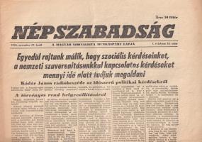 [Folyóirat, 1956.] Kádár János beszéde a törvényes rend helyreállításáról. A demokráciának is megvan a maga törvényes rendje. Az anarchiát, a fejetlenséget, a felelős vezetők utasításainak végre nem hajtását ne nevezze senki demokráciának. A Nagy Imre-ügyről. A Népszabadság lapszáma a megtorlás napjaiból. I. évfolyam, 18. szám. (1956. november 27.) Budapest, 1956. Magyar Szocialista Munkáspárt - Budapesti Lapnyomda. 8 p. Folio. Lapszámunk törzsanyagát Kádár János rádióbeszédének leirata adja. Kádár a Pravda előző napi útmutatásaitól nem függetlenül, korábbi elismerő szavai dacára lapszámunkban gyengeséggel vádolja meg Nagy Imrét, illetve azzal, hogy október 30-tól nem tudta uralni az utcát. Koncepciója szerint ahogyan a személycserékkel élő Nagy Imre-kormány körül nem csupán jobboldali, hanem kimondottan reakciós elemek bukkantak fel (Mindszenty, Eszterházy), ezzel egy időben szabadultak el az utcán az ellenforradalmi erők. A kormány gyengesége és az ellenforradalmi terrorcselekmények miatt az új erő, az MSZMP kénytelen volt a felajánlott szovjet baráti segítségnyújtást elfogadni, az ország, a nép és a demokrácia megóvásának érdekében. Lapszámunk egy hosszú folyamat kezdete, Nagy Imre, illetve 1956 teljes megtagadásának első lépése. Jó állapotú lap, hajtogatva.