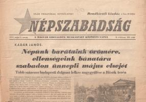 [Folyóirat, 1956.] Népünk - barátaink örömére, ellenségeink bánatára - szabadon ünnepli május elsejét. Több százezer budapesti dolgozó lelkes nagygyűlése a Hősök terén. Kádár János ünnepi beszéde. A Népszabadság rendkívüli, délutáni kiadása. II. évfolyam, 102. szám. (1957. május 1.) Budapest, 1957. Hírlapkiadó Vállalat - Szikra Lapnyomda. 4 p. A Kádár-kormány 1956-ról alkotott véleménye hatalma erősödésével egyre elítélőbbé változott. A Népszabadság egymás utáni lapszámai erről a folyamatról érzékletes képet festenek. Jelen lapszámunk ennek a drámának a végpontja. Kádár János május 1-jei beszédében Nagy Imrét árulónak nyilvánítja, 1956 egészét pedig ellenforradalomnak / elbukott reakciós kísérletnek nevezi. Stílusmutatvány: "Kedves elvtársak! Miben van a különös jelentősége az 1957-es magyar május elsejének népünk számára? Abban, hogy ezen a napon az októberi sikertelen ellenforradalom fölött, a munkásosztály nemzetközi segítségével döntő győzelmet aratott magyar dolgozó nép ünnepli szabadon május elsejét, a proletár nemzetköziség ünnepét. (Taps.) Elvtársaim! Az 1956. októberi események menetében a magyar Horthy-fasiszta burzsoázia, amely egyrészről az ellenforradalom posványában süllyedt, áruló Nagy Imre-csoporttal, másrészt az amerikai nagytőke által vezetett nemzetközi imperializmussal szövetkezett, megdöntéssel fenyegette a Magyar Népköztársaság társadalmi rendjét". A beszéd későbbi részén még mámorosabb hang: "A hatalom fegyveres biztosításának feladatába bevontuk a munkások, bányászok, parasztok legöntudatosabbjait - megszerveztük a Munkásőrséget!". Politikai elemzéséből megtudhatjuk továbbá, hogy a megszállt státusz függetlenség: "A Magyarország területén tartózkodó szovjet csapatok a magyar nemzeti függetlenségét és népünk békéjét segítik az imperialisták kalandor terveivel szemben". A belső ellenségről pedig így szól: "Ha a szocializmus minden híve és minden hazafi egységbe tömörül, az ellenforradalmi erőknél százszor erősebb a nép". A százezres tömeget megmozgató május 1-jei felvonuláson Kádár János szóba elegyedett a nép fiaival, asszonyait és gyermekeit megdicsérte, amint arról lapszámunk részletesen beszámol. Hasonló gesztusokat tett Marosán György is. Oldalszámozáson belül szövegközti felvételekkel. Egy ideológiai fordulat végpontjának emlékezetes dokumentuma. Ünnepi különszámunk lapjai a hajtás mentén kettéváltak. A sérülést leszámítva jó állapotú lapszám.