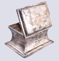 Ezüst (Ag) cukordoboz. 1844, Pesth, 13 latos, mesterjeggyel, tetején tulajdonosi megjelöléssel, kulc...