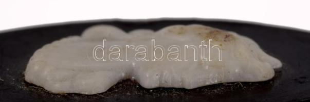 Antik kámea bross, cca 10k finomságú arany (Au) foglalattal, jelzés nélkül, bruttó 3,7g