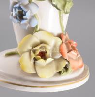 Herendi váza, plasztikus virág díszítményekkel, jelzett, szirmokon sérüléssel, m: 12 cm