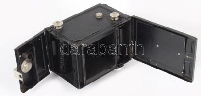 cca 1932 Voigtländer Brillant 6x6-os TLR fényképezőgép f: 4,5, f: 7,5 objektívvel, , kissé kopottas