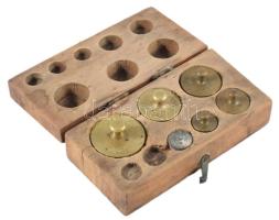 Hiányos bronz súly készlet.