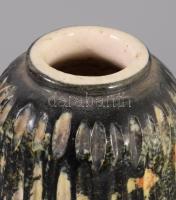 Iparművész design váza, kis sérüléssel, m: 20 cm