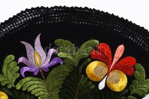 Virágmintás hímzett terítő d: 80 cm