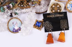 Doboznyi vegyes bizsu érdekes darabokkal