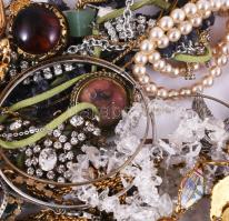 Doboznyi vegyes bizsu érdekes darabokkal