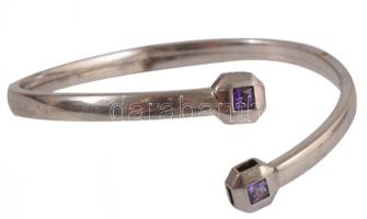 Ezüst (Ag) karperec, jelzett, kővel, bruttó 10,2g