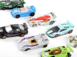 9 darab fém játékautó, kopással